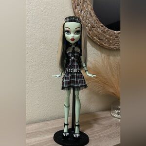 Frankie Stein Monster High Frightfully Tall (17")
